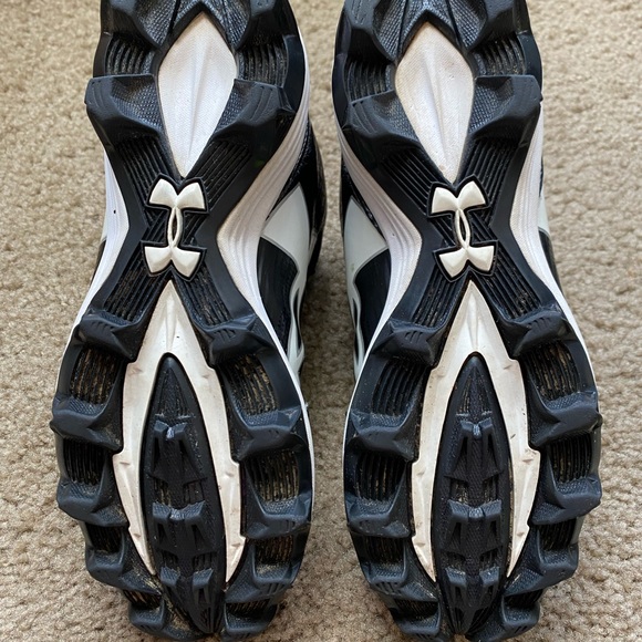 Under Armour cleats size 2Y - Picture 5 of 8